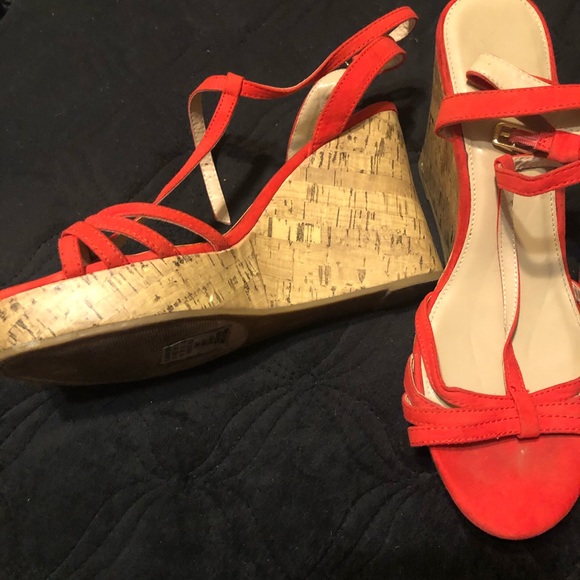 Red strap wedge - Picture 2 of 3